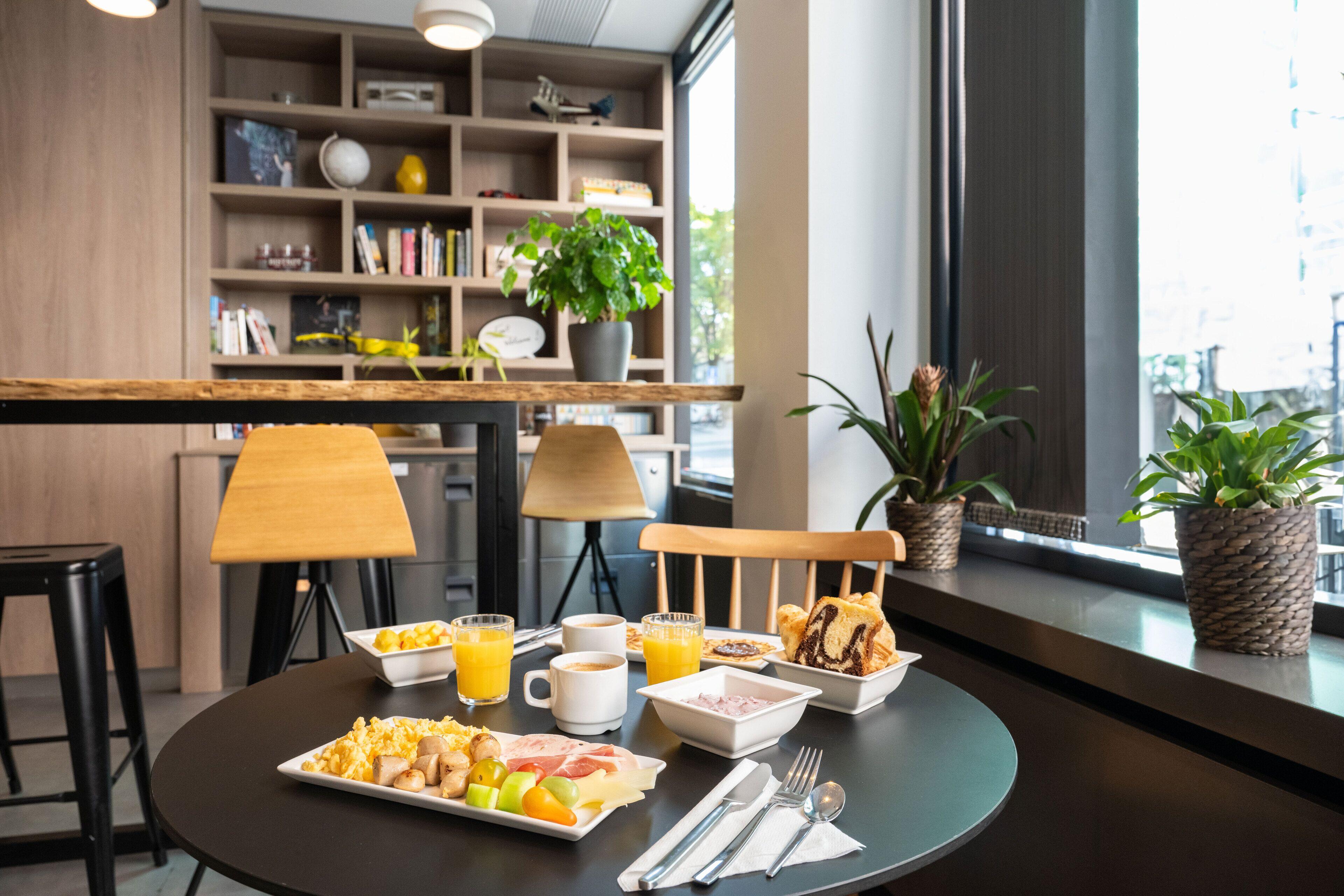 Ibis Centre Gare Hotel 3*